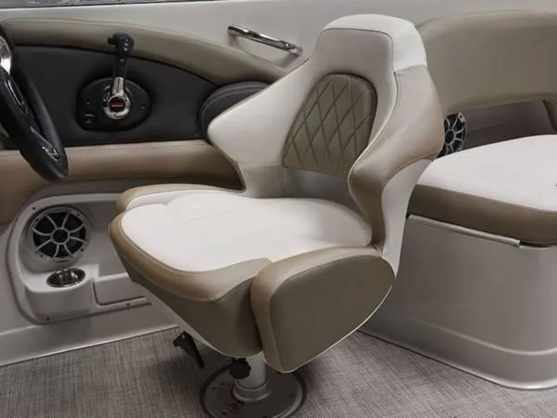 Slide: The Image of Crownline Boats E260 XS 2025 - 10