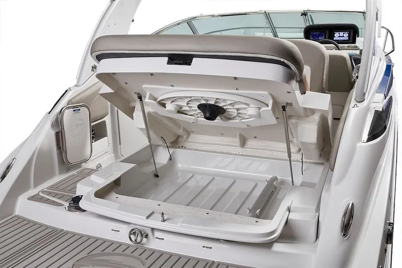 Slide: The Image of Crownline Boats 270 CR 2025 - 16