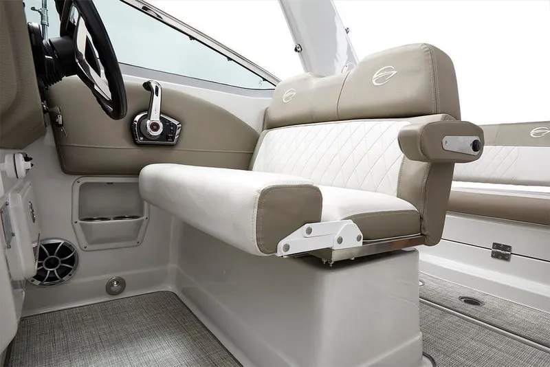 Slide: The Image of Crownline Boats 270 CR 2025 - 14