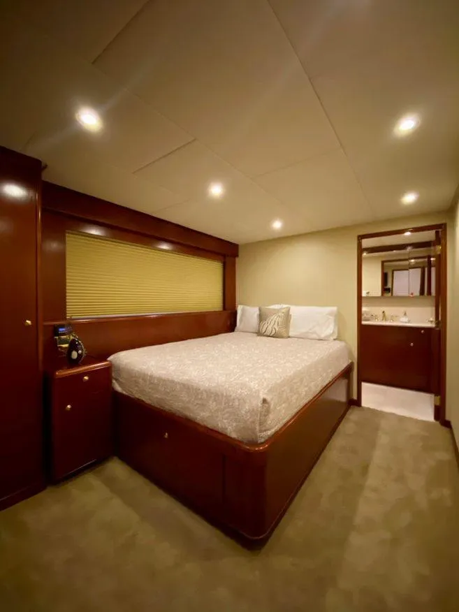 Slide: The Image of Port Guest and Head - 37