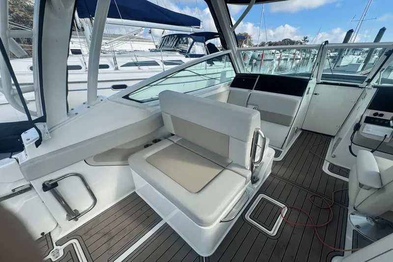 Slide: The Image of Boston Whaler 280 VANTAGE 2023 - 17