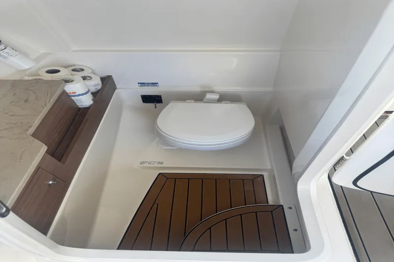 Slide: The Image of Boston Whaler 280 VANTAGE 2023 - 19