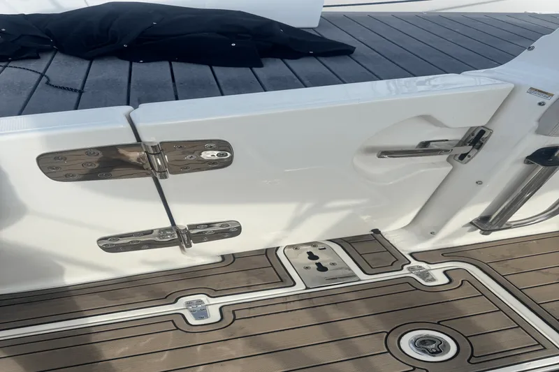 Slide: The Image of Boston Whaler 280 VANTAGE 2023 - 21