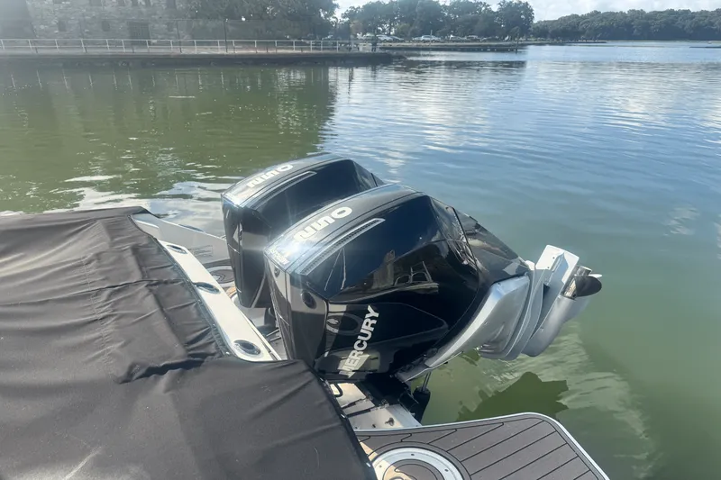 Slide: The Image of Boston Whaler 280 VANTAGE 2023 - 5