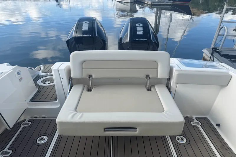 Slide: The Image of Boston Whaler 280 VANTAGE 2023 - 9