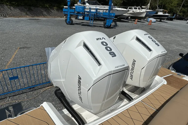 Slide: The Image of Sea Ray SLX 400 Outboard 2026 - 1