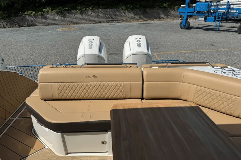 Slide: The Image of Sea Ray SLX 400 Outboard 2026 - 10