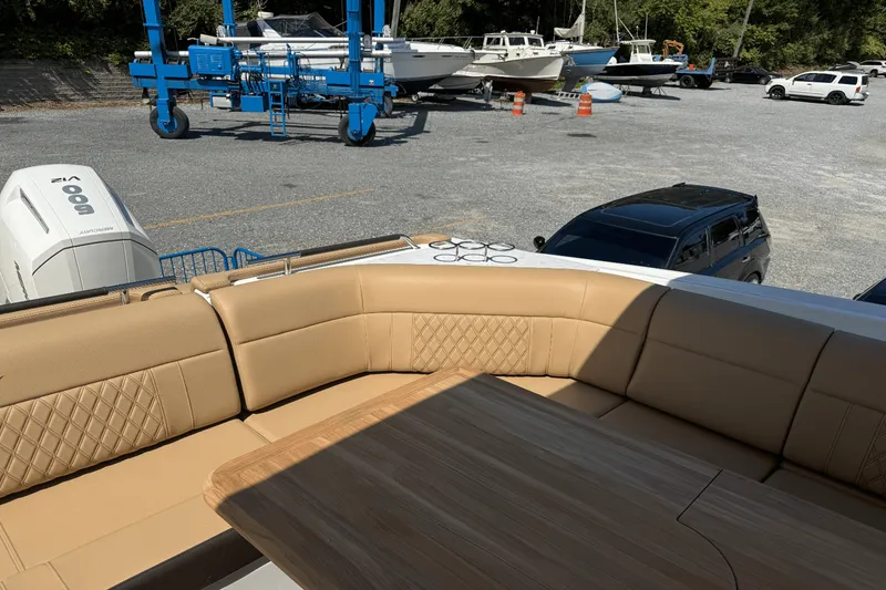 Slide: The Image of Sea Ray SLX 400 Outboard 2026 - 11