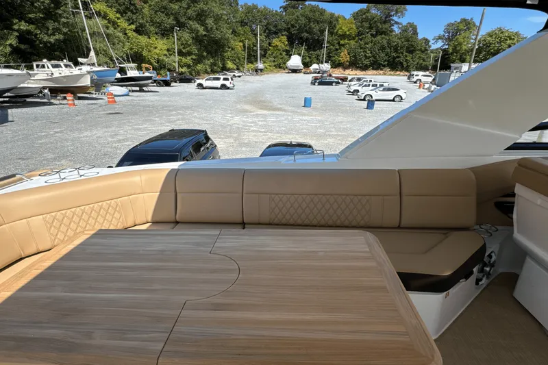 Slide: The Image of Sea Ray SLX 400 Outboard 2026 - 12