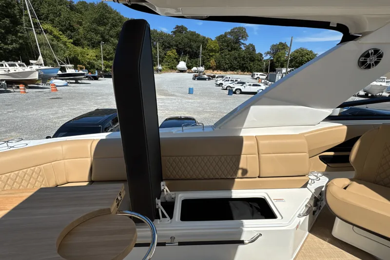 Slide: The Image of Sea Ray SLX 400 Outboard 2026 - 13