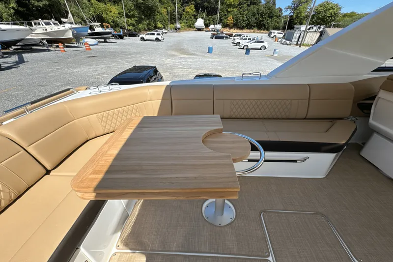 Slide: The Image of Sea Ray SLX 400 Outboard 2026 - 14