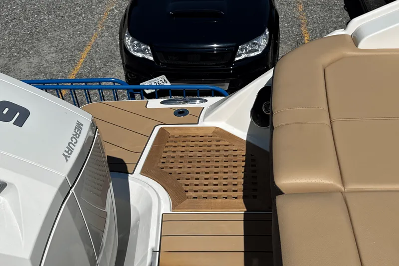 Slide: The Image of Sea Ray SLX 400 Outboard 2026 - 2