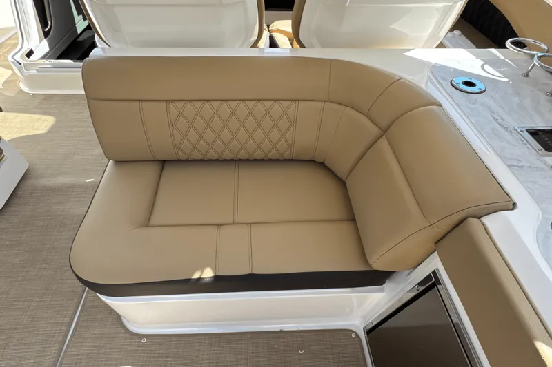 Slide: The Image of Sea Ray SLX 400 Outboard 2026 - 20