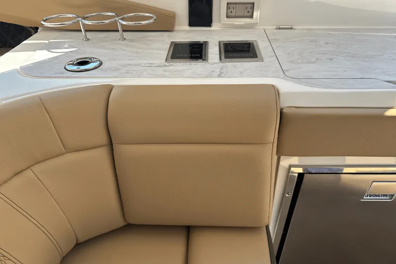 Slide: The Image of Sea Ray SLX 400 Outboard 2026 - 21