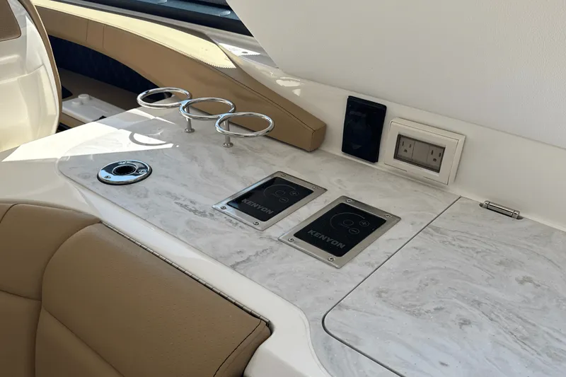 Slide: The Image of Sea Ray SLX 400 Outboard 2026 - 23