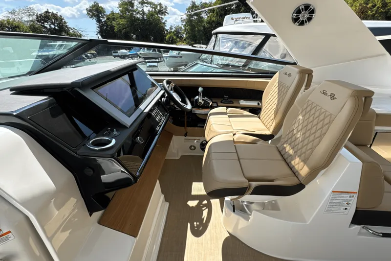 Slide: The Image of Sea Ray SLX 400 Outboard 2026 - 24