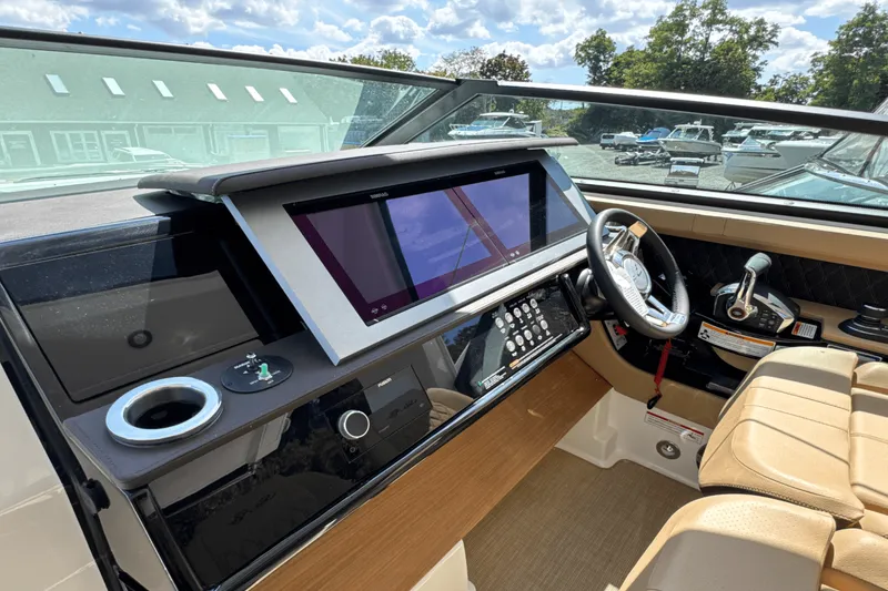 Slide: The Image of Sea Ray SLX 400 Outboard 2026 - 26