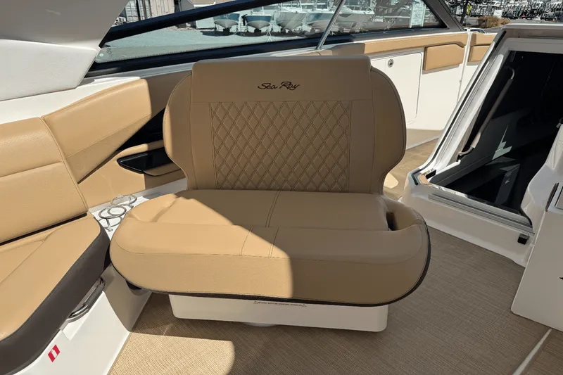 Slide: The Image of Sea Ray SLX 400 Outboard 2026 - 33