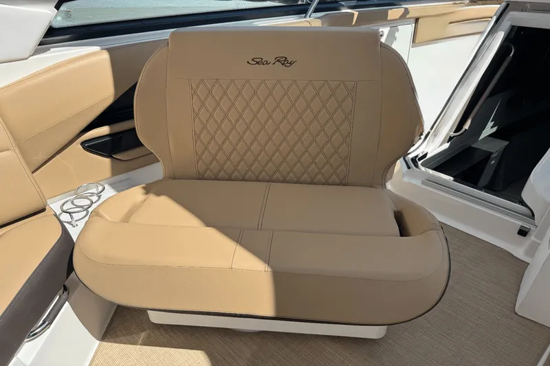 Slide: The Image of Sea Ray SLX 400 Outboard 2026 - 34