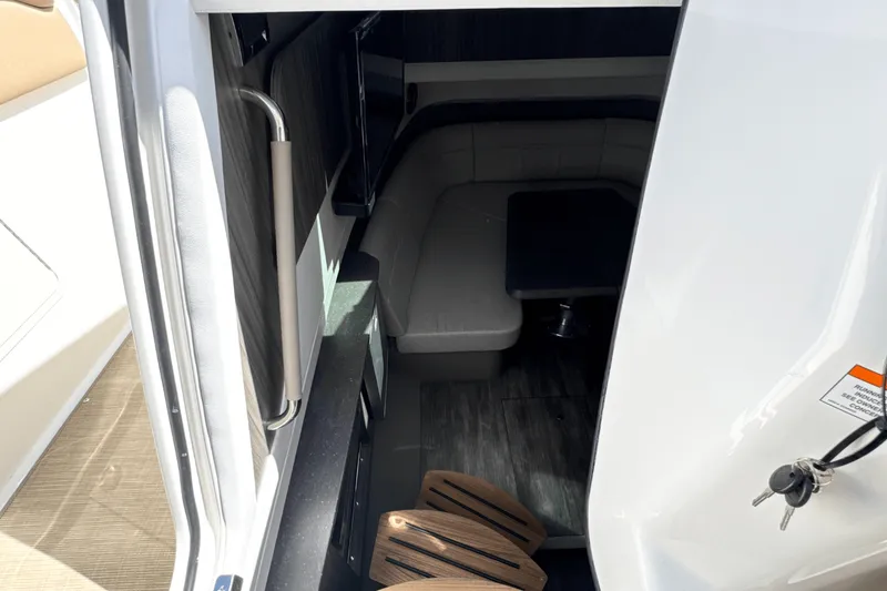 Slide: The Image of Sea Ray SLX 400 Outboard 2026 - 37