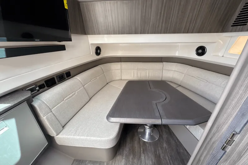 Slide: The Image of Sea Ray SLX 400 Outboard 2026 - 39