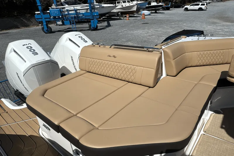 Slide: The Image of Sea Ray SLX 400 Outboard 2026 - 4