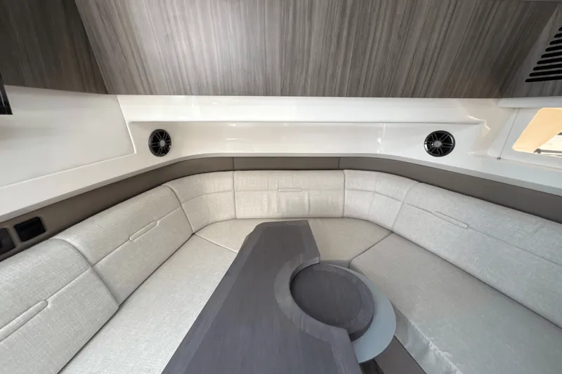 Slide: The Image of Sea Ray SLX 400 Outboard 2026 - 41