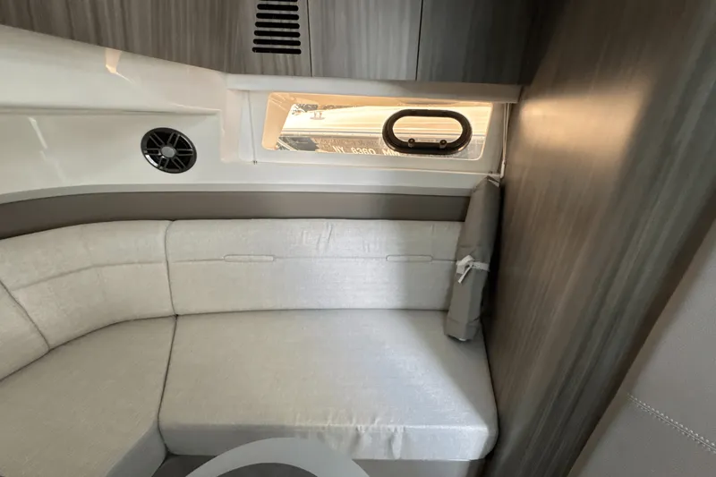 Slide: The Image of Sea Ray SLX 400 Outboard 2026 - 42