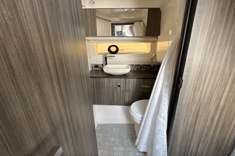 Slide: The Image of Sea Ray SLX 400 Outboard 2026 - 44