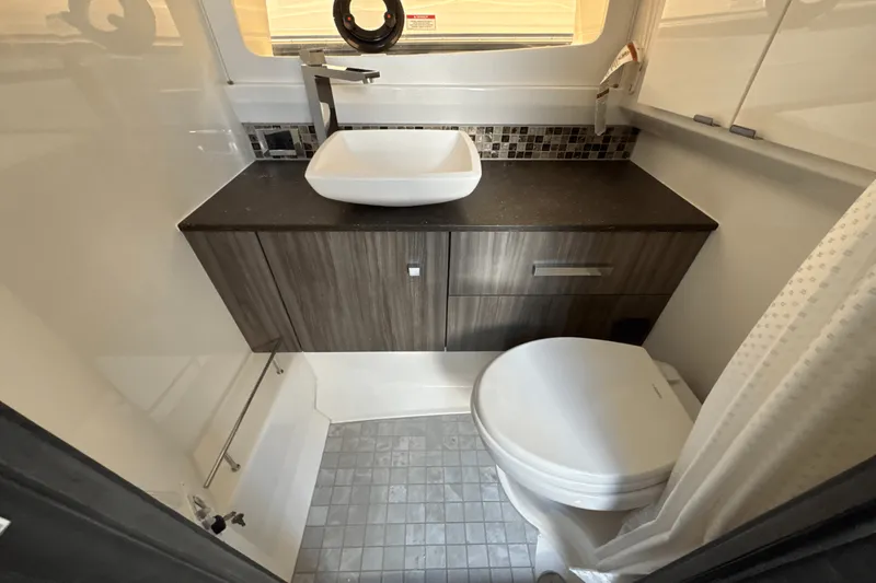 Slide: The Image of Sea Ray SLX 400 Outboard 2026 - 46