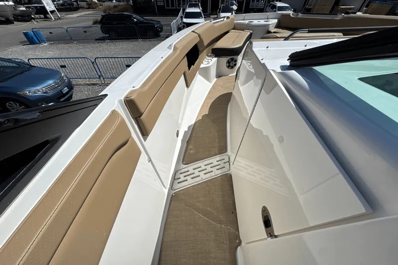 Slide: The Image of Sea Ray SLX 400 Outboard 2026 - 48