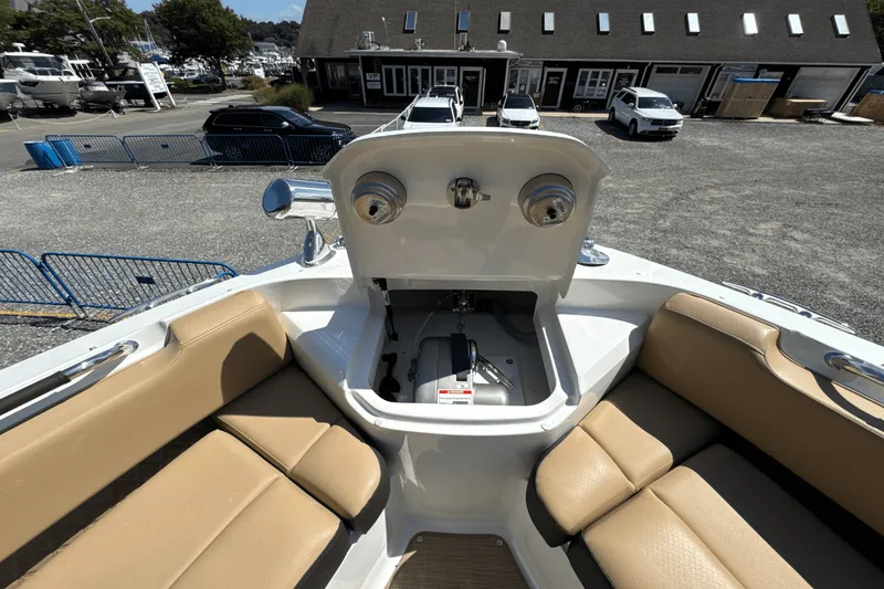 Slide: The Image of Sea Ray SLX 400 Outboard 2026 - 56