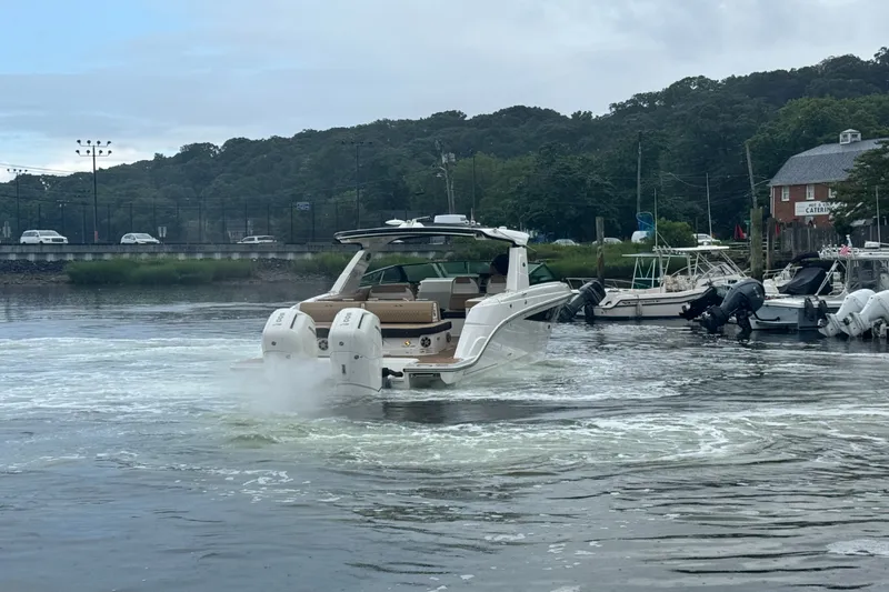 Slide: The Image of Sea Ray SLX 400 Outboard 2026 - 68