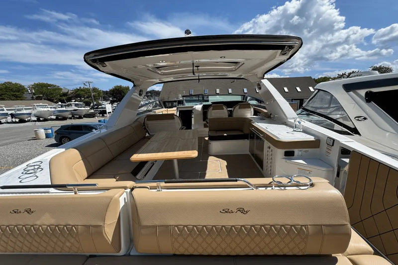 Slide: The Image of Sea Ray SLX 400 Outboard 2026 - 59