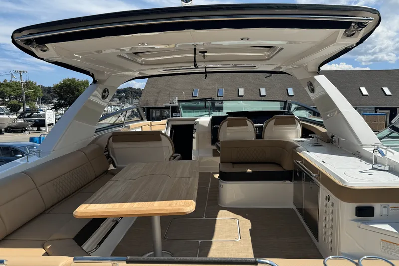 Slide: The Image of Sea Ray SLX 400 Outboard 2026 - 60