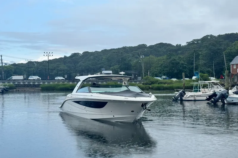 Slide: The Image of Sea Ray SLX 400 Outboard 2026 - 2