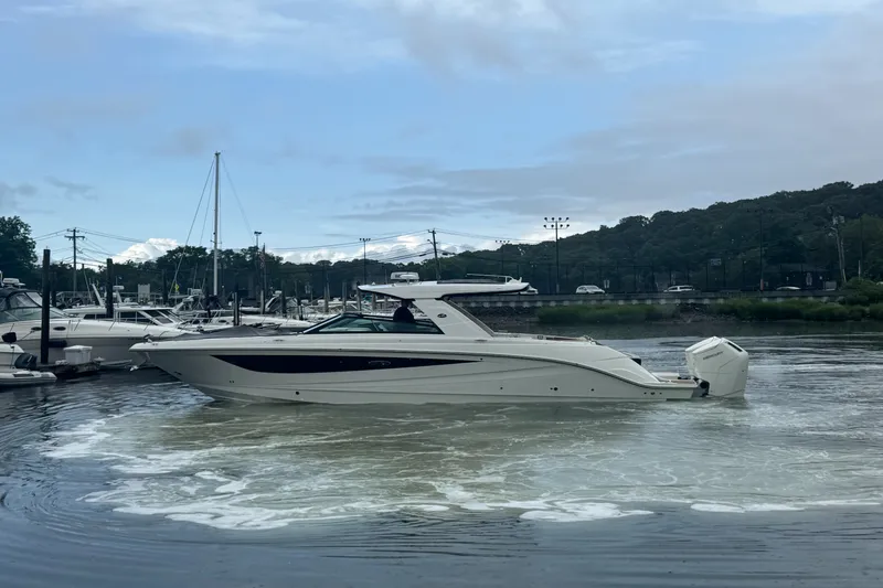 Slide: The Image of Sea Ray SLX 400 Outboard 2026 - 1