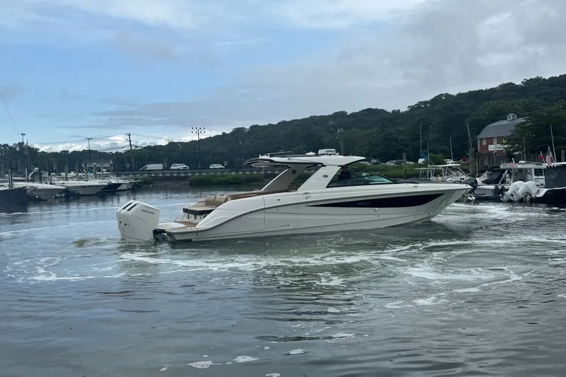 Slide: The Image of Sea Ray SLX 400 Outboard 2026 - 69