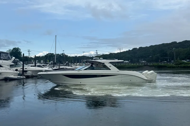 Slide: The Image of Sea Ray SLX 400 Outboard 2026 - 66
