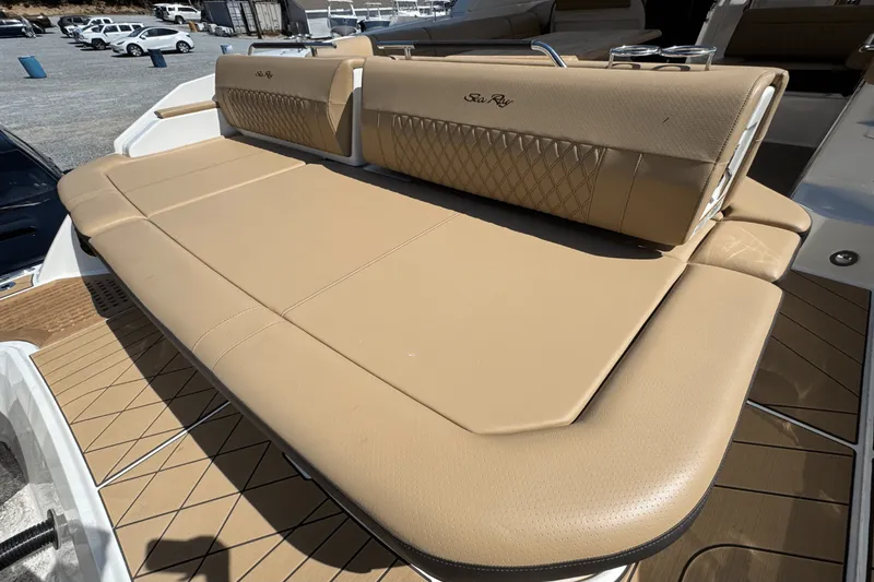 Slide: The Image of Sea Ray SLX 400 Outboard 2026 - 8