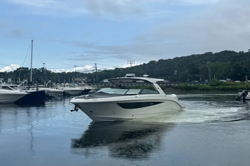 Slide: The Image of Sea Ray SLX 400 Outboard 2026 - 65