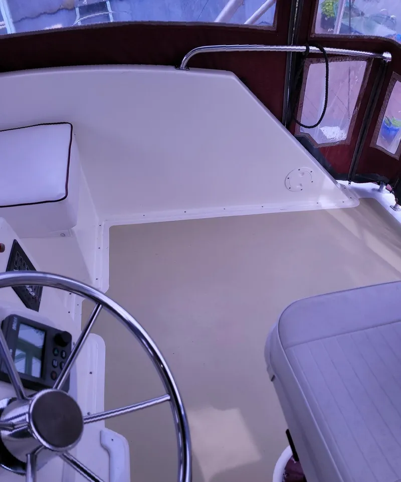 Slide: The Image of 1983 Ocean Yachts Super Sport boat helm with steering wheel and navigation equipment. - 21