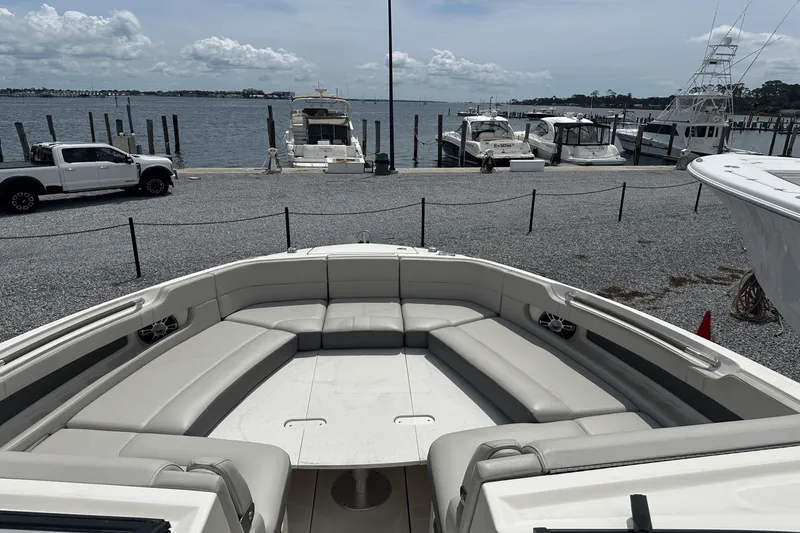 Slide: The Image of Sea Ray 310 SLX 2021 - 17