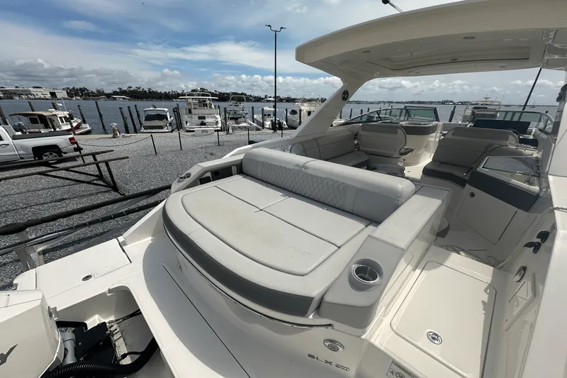 Slide: The Image of Sea Ray 310 SLX 2021 - 5