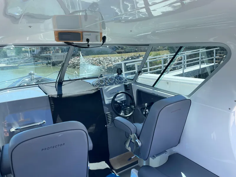 Slide: The Image of Current Photo w/ spotlight controller - 9