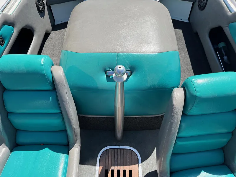 Slide: The Image of 1991 MasterCraft Maristar210 interior with teal and gray seating, featuring a central ski pylon. - 22
