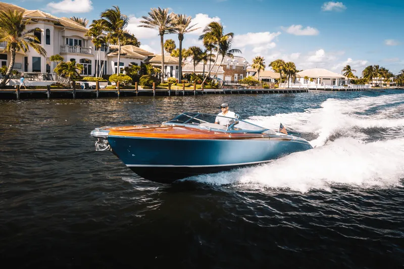 Slide: The Image of Riva 33 AQUARIVA SPORT 2012 - 4