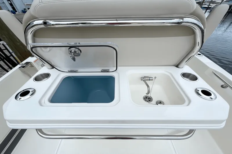 Slide: The Image of Boston Whaler 280 Dauntless 2026 - 10