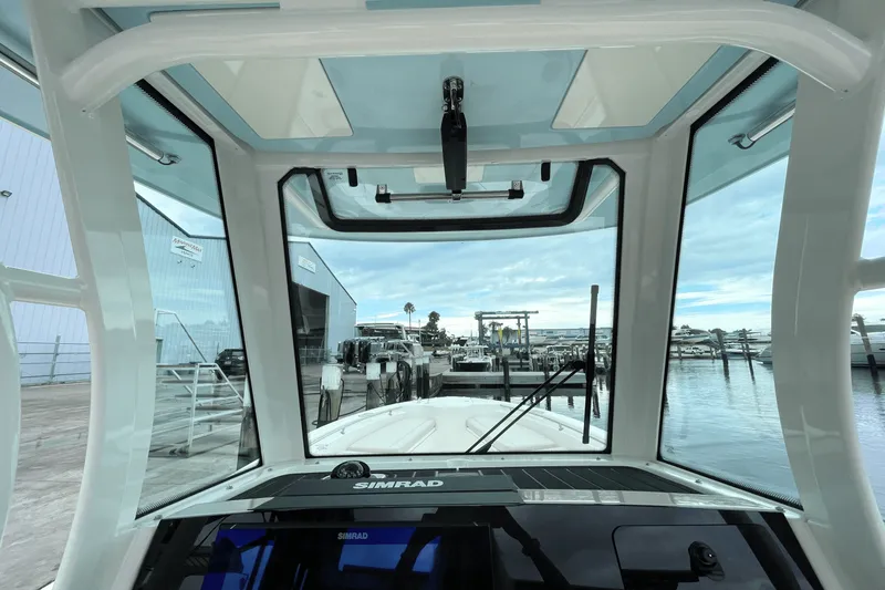 Slide: The Image of Boston Whaler 280 Dauntless 2026 - 16