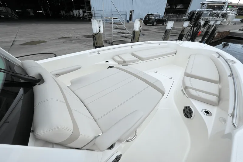 Slide: The Image of Boston Whaler 280 Dauntless 2026 - 17